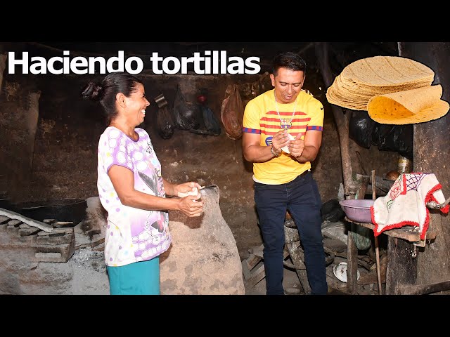 Ediciones haciendo tortillas con Cándida, vean como quedaron – Ediciones Mendoza