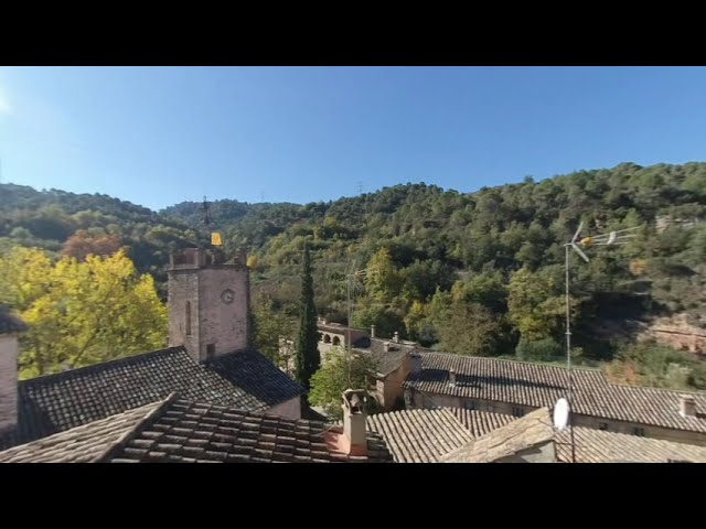 Roof top view and cats house in Mura