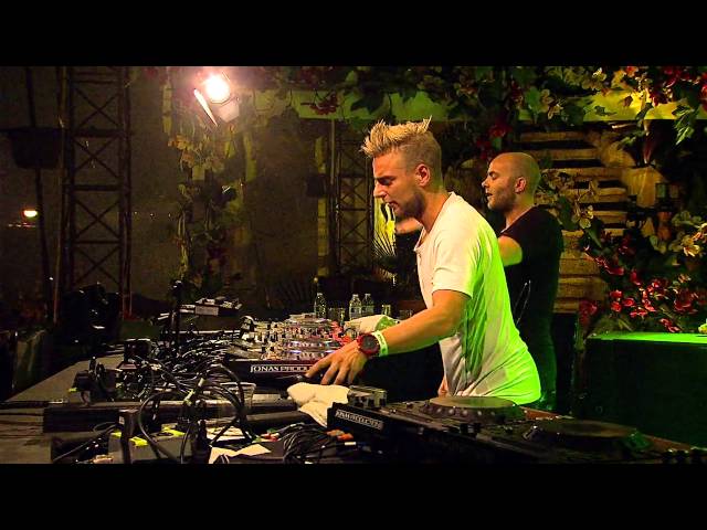 TomorrowWorld 2014 | Showtek