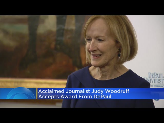 Acclaimed journalist Judy Woodruff accepts award from DePaul