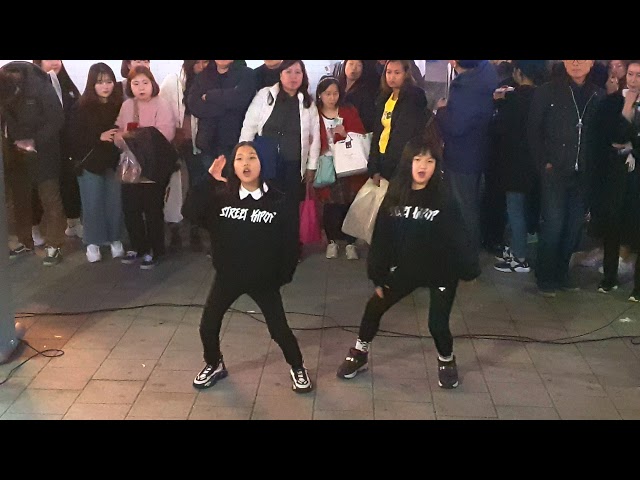 20191123. LOVELY LITTLE GIRLS. 'BABY SHARK' 'UH-OH' 'ICY' COVER. CUTE HONGDAE BUSKING.