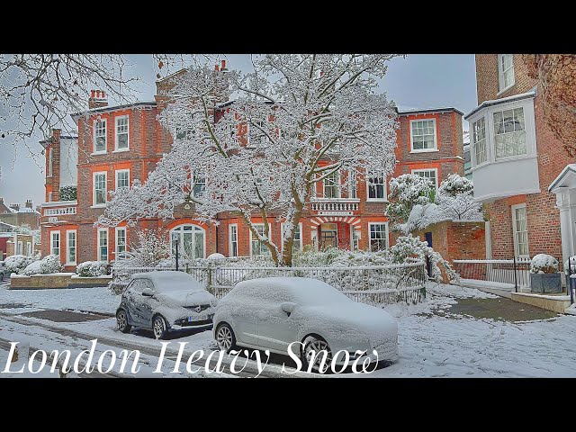 It’s Snowing in London | Heavy Snowfall in London December 2022 | London Streets Christmas Walk