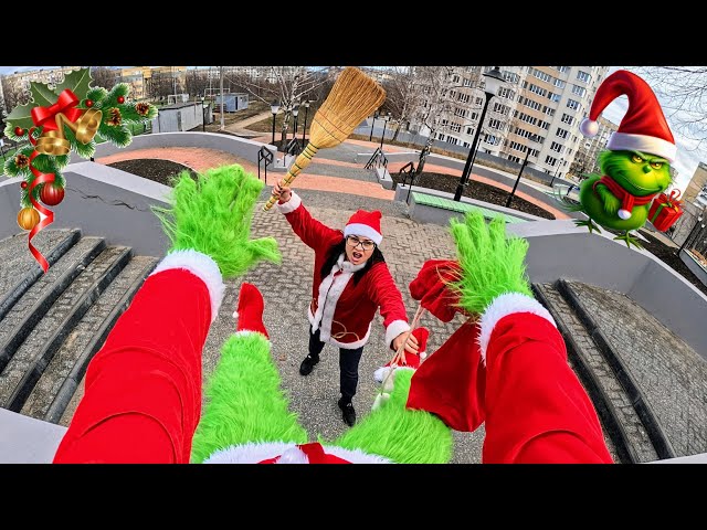 AT CHRISTMAS THE GRINCH STEALS CHILDREN'S PRESENTS AND HAS BIG PROBLEMS WITH MOM (Parkour Pov Funny)