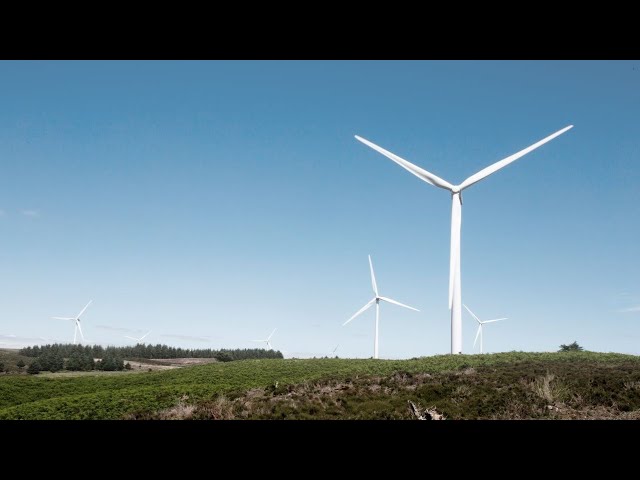 Inside a wind turbine – behind the scenes at an onshore wind farm. 360 VR film.