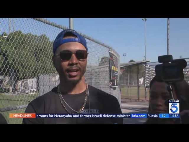 Dodgers star Mookie Betts hands out free turkeys, gift cards in South Los Angeles