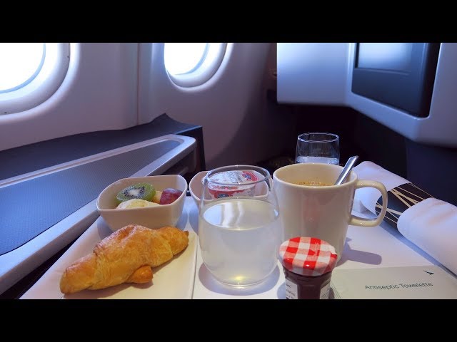 Cathay Pacific Airbus A330-300 Lie-flat Business Class Hong Kong - Shanghai Pudong (B-LAH)