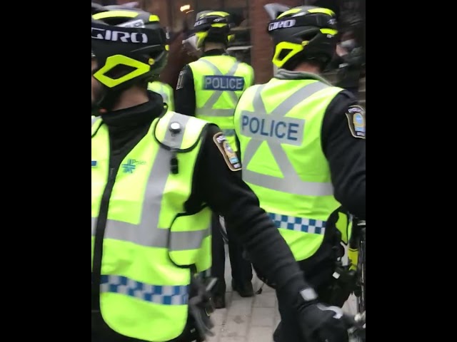 POLICE SEPARATE ZIONISTS AND PRO-PALESTINE PROTESTERS