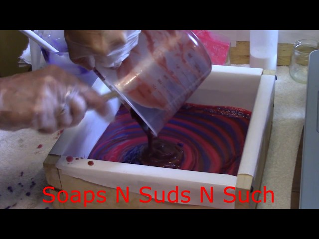 How to make cold process soap doing a corner pour in a slab mold long version cut at the end