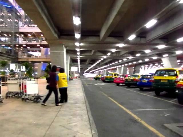 Suvarnabhumi BKK Airport guide you from Baggage Claim to Taxi Stand Tips Info - Phil in Bangkok