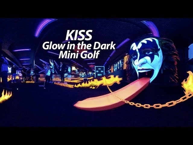 KISS GLOW IN THE DARK MINI-GOLF!! (360° VR)