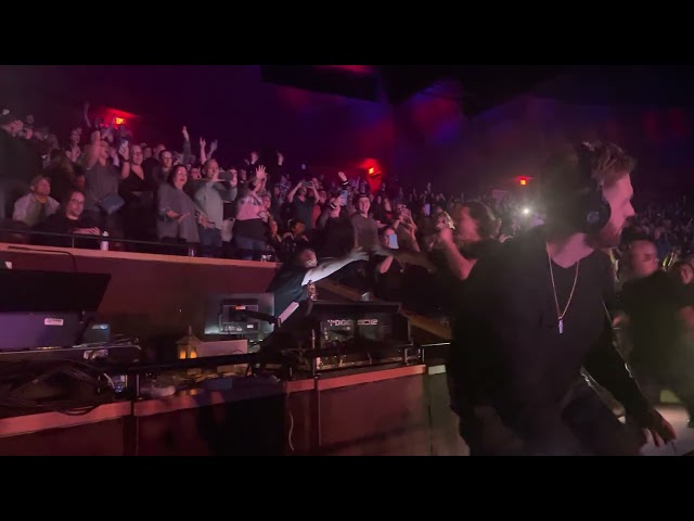 Bush - Gavin in crowd - 02/17/23 Ocean Casino Ovation Hall - Atlantic City NJ