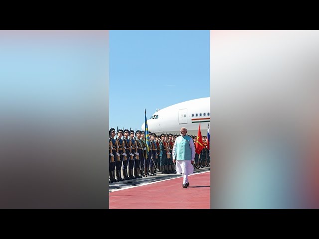 A memorable welcome for PM Modi in Moscow