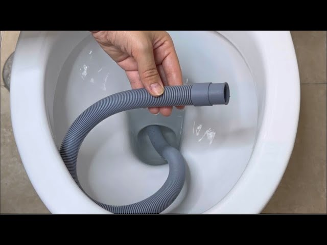 🔥 The plumbers hide it from us!  I lowered the hose into the toilet and a miracle happened!