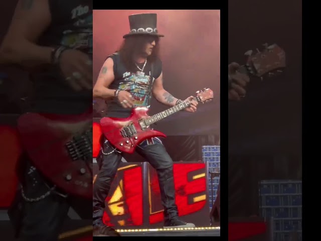 Guns N Roses Slash Front Of Stage Europe 2022 Tour Hanover Hannover 07/15/22 live concert