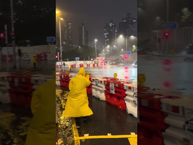 TRYING TO GO HOME DURING TYPHOON T9! Super Typhoon Saola_Hong Kong 1.9.23_7.02pm