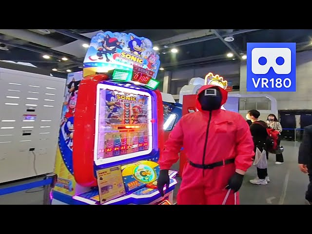 3D 180VR 4K Netflix Squid Game Guard plays Sega Sonic Blast Ball Arcade Game at Game Show