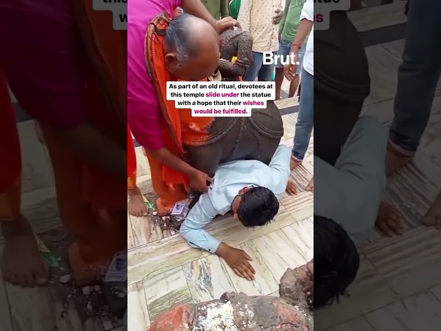 This man came to offer prayers at the temple but the visit didn't end well for him… 😱