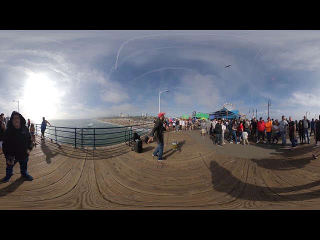 VRCation- Pier Performers Santa Monica Part Two 360