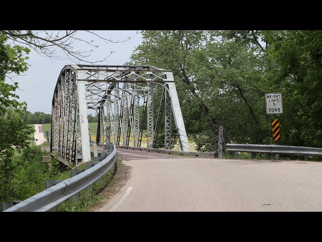 Exploring the 1915 Boeuf Creek Road Bridge in New Haven, Missouri: May 2024