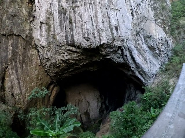 Emerging out the tunnel from the lower arch to the upper arch, Getu He.