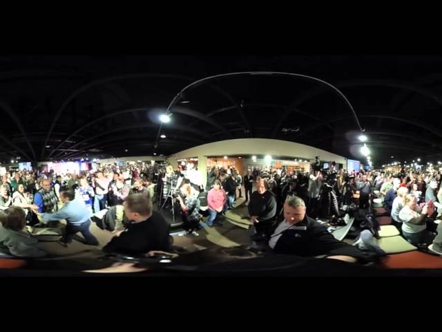 360 degrees of Ted Cruz in Davenport, Iowa