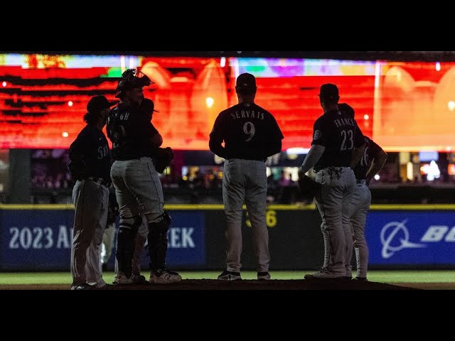 MLB's newest "closer" walkout- Mariners Los Bomberos!