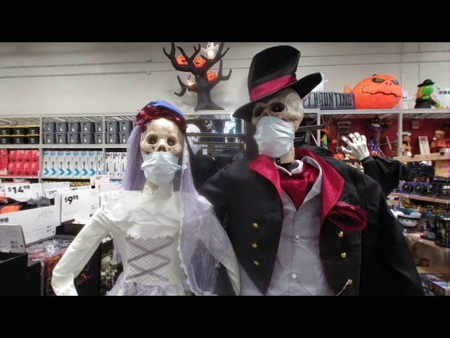 VR180 - Halloween: Mr and Mrs. Bones, Lowes 2020