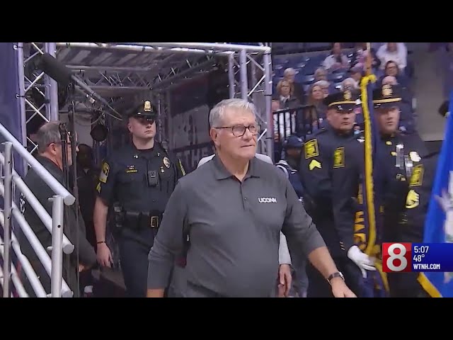 Geno Auriemma earns NCAA record victory