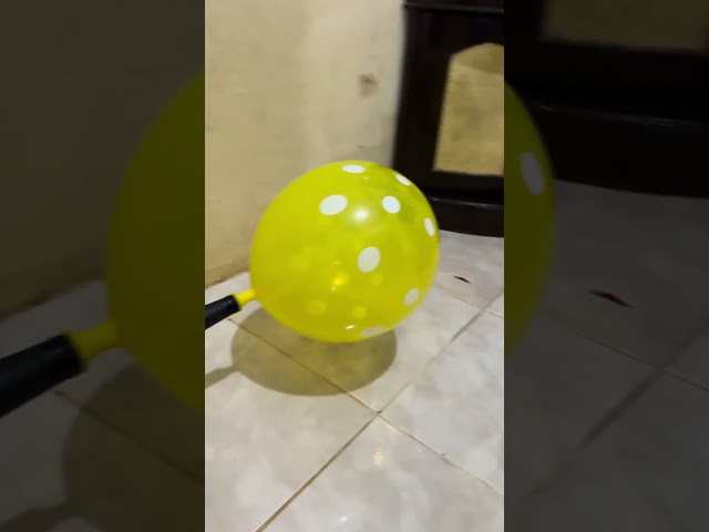 ASMR RED BALLOONS VS YELLOW BALLOONS BANG..!!!!!#shorts