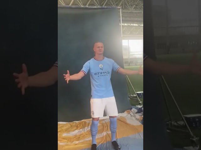 ERLING HAALAND ARRIVE at MANCHESTER CITY with the NEW KIT! #erlinghaaland #mancity #transfer