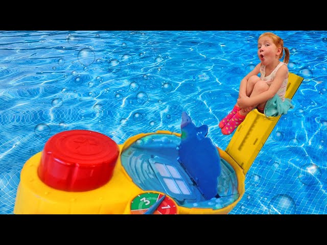 DONT GET SOAKED!! Adley reviews new pool game Hot Tub High Dive with Mom