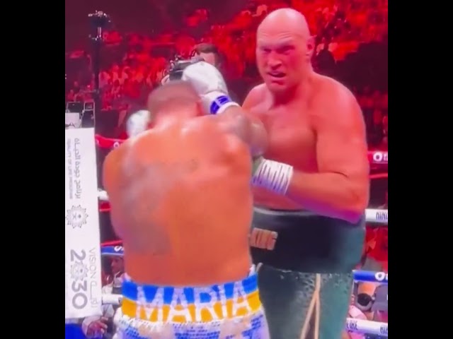 Damn!!!!....  Usyk bloodied Tyson....