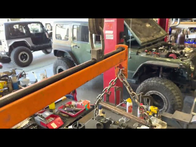 Hemi JK, how to hook up the chains to the engine