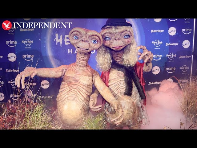 Heidi Klum dresses up as ET for annual Halloween do