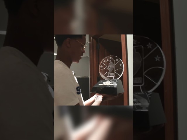 Kobe gave SHAQ’s son his MVP Trophy from the NBA All Star Game, Shareef O’Neal