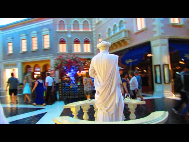 Living Statue Prank in Las Vegas!