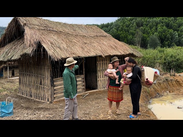 The two kind grandparents let Li Tieu Hy and her daughter stay in their small house