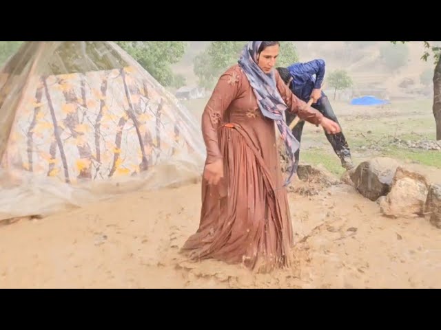 Sudden flood, trapped nomads, everyone's cooperation to save the neighbors