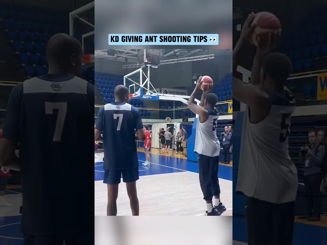 Ant learning from his favorite player KD 🤝 (via GrantAfseh/X)