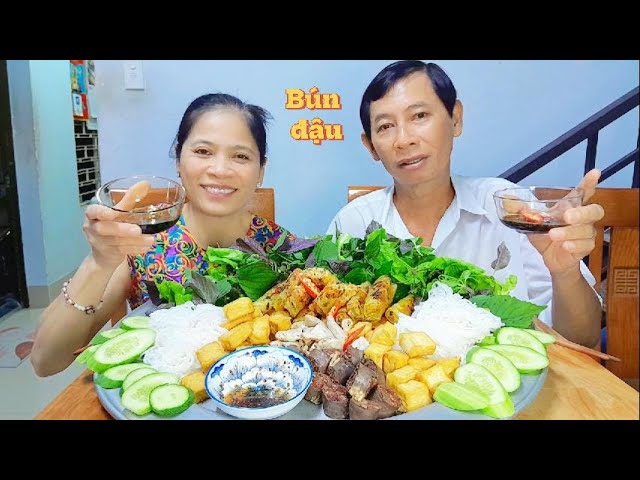 Ăn bữa cơm nhà với món BÚN ĐẬU NƯỚC TƯƠNG kèm Chả giò, Đậu hũ, Lòng dồi và Rau sống l Rice Noodles