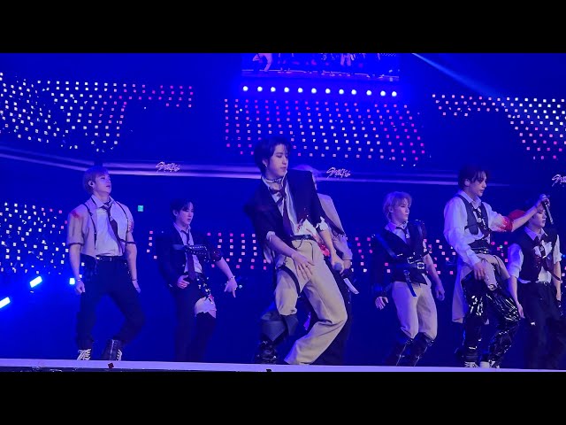 Stray Kids - LaLaLaLa + Megaverse (SBS Gayo Daejeon 25.12.2023 fancam)