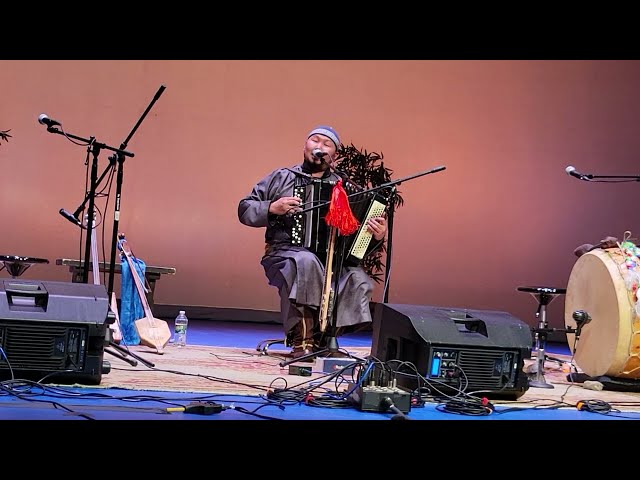 Bady-Dorzhu Ondar - Bayan Solo - Live at Bremer Theater 04.14.22