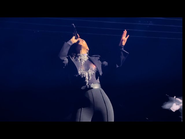 Alicia Keys - Fallin’ - live in Cologne - (Köln Front of Stage 2022)