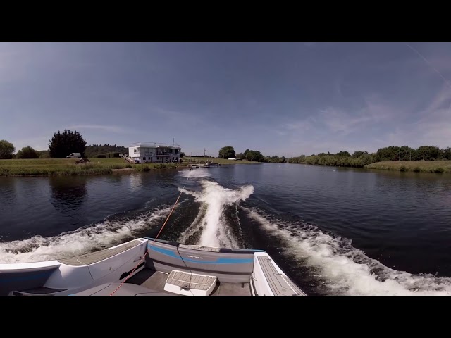 The Ski Arena, Waterskiing at Thorpe Lakes