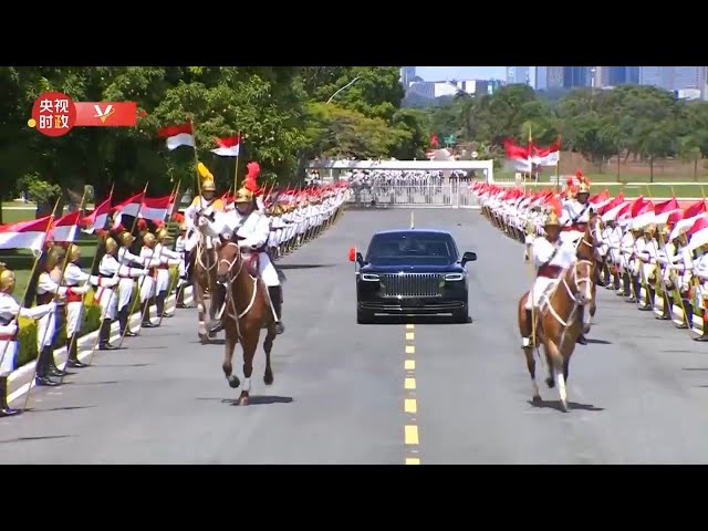 President Xi Jinping arrives at the Brazilian Presidential Palace, escorted by cavalry regiment