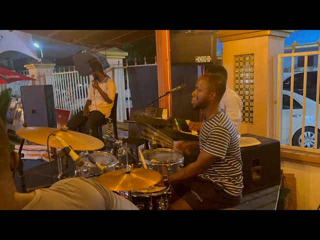 Amazing Kofi Emma the drummer groove with Kojo Antwi Don’t touch the groove🤩🔥Very hot🔥