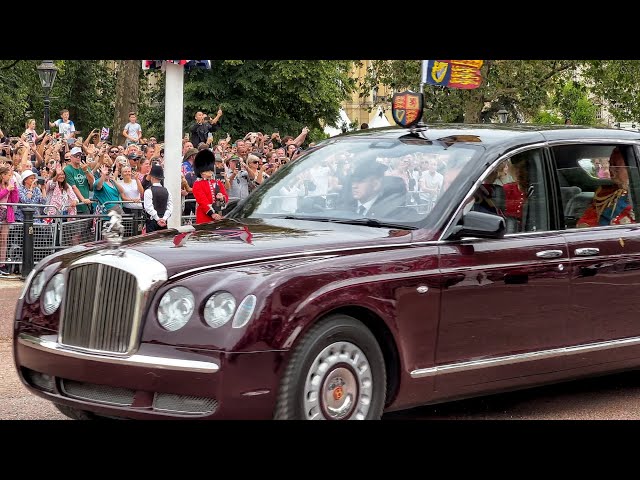 Thousands Celebrates with the King as He Arrives for Birthday Parade