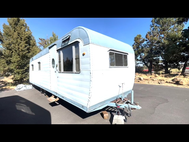 Grand Tour of the 1953 Anderson vintage travel trailer!