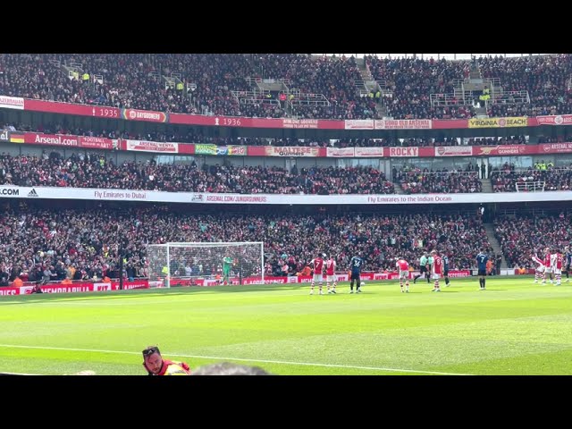 BRUNO FERNANDES DOES ARSENAL A FAVOUR AND MISSES A PENALTY AT THE EMIRATES 23/4/22