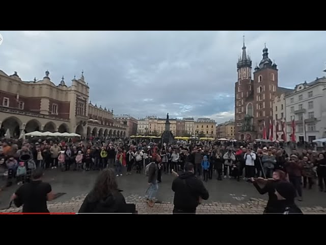 Hollóének Hungarica plays in Kraków 2019 - 360 panorama  4K